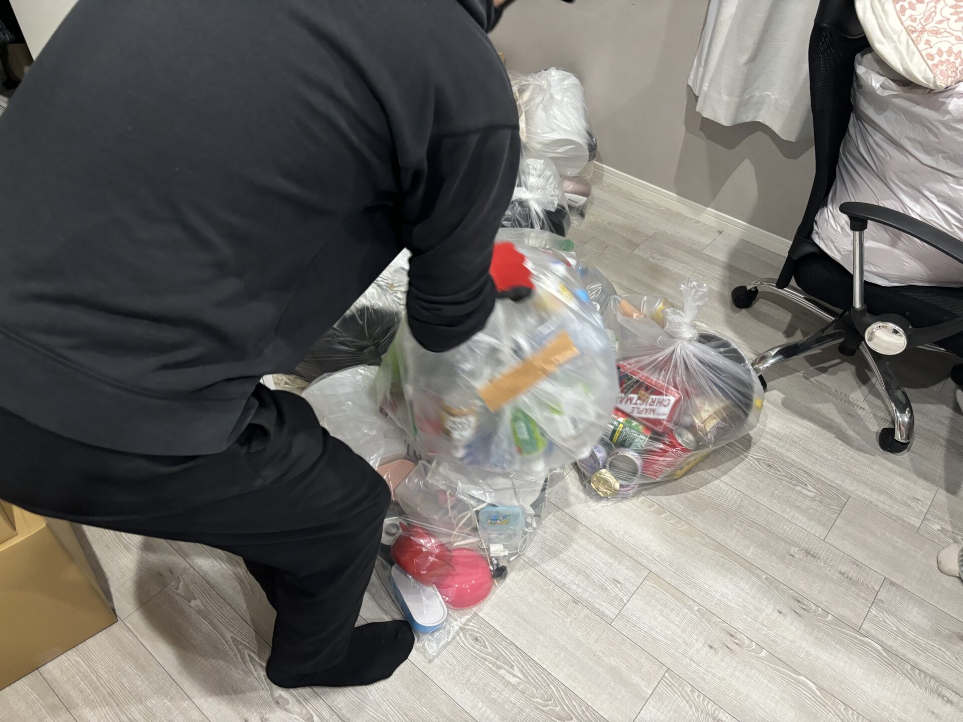 「1DKのアパートのお部屋から段ボールなどを回収しました」作業写真