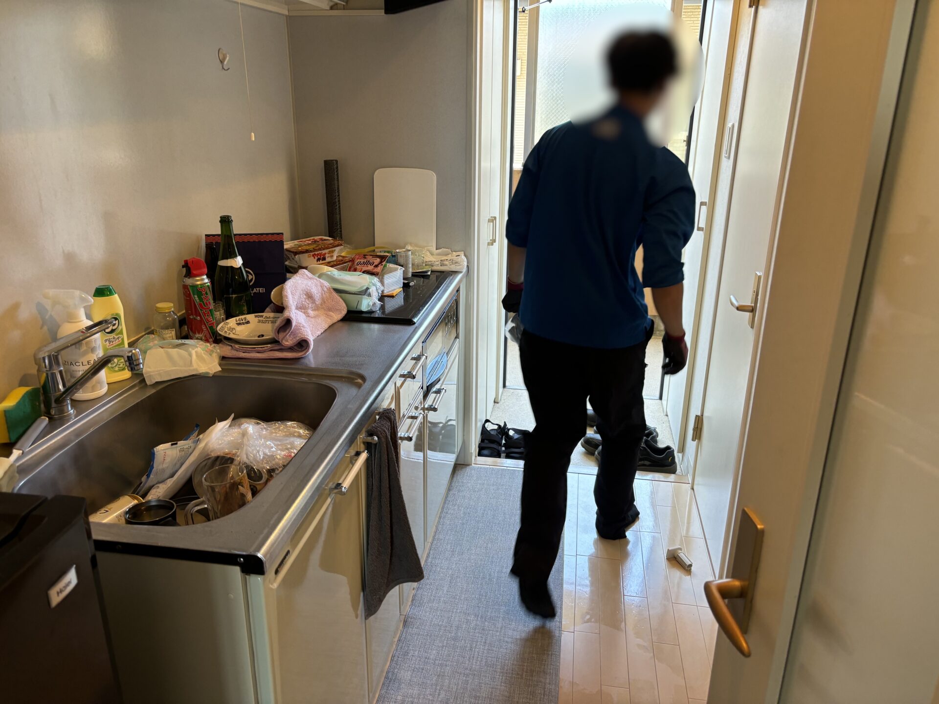 「引越しに伴い新居へ運ばない家具や家電などをまとめて回収しました」作業写真