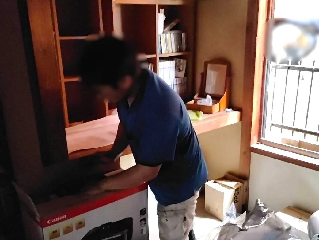 「3LDKのお家から文庫本や棚などを回収しました」作業写真
